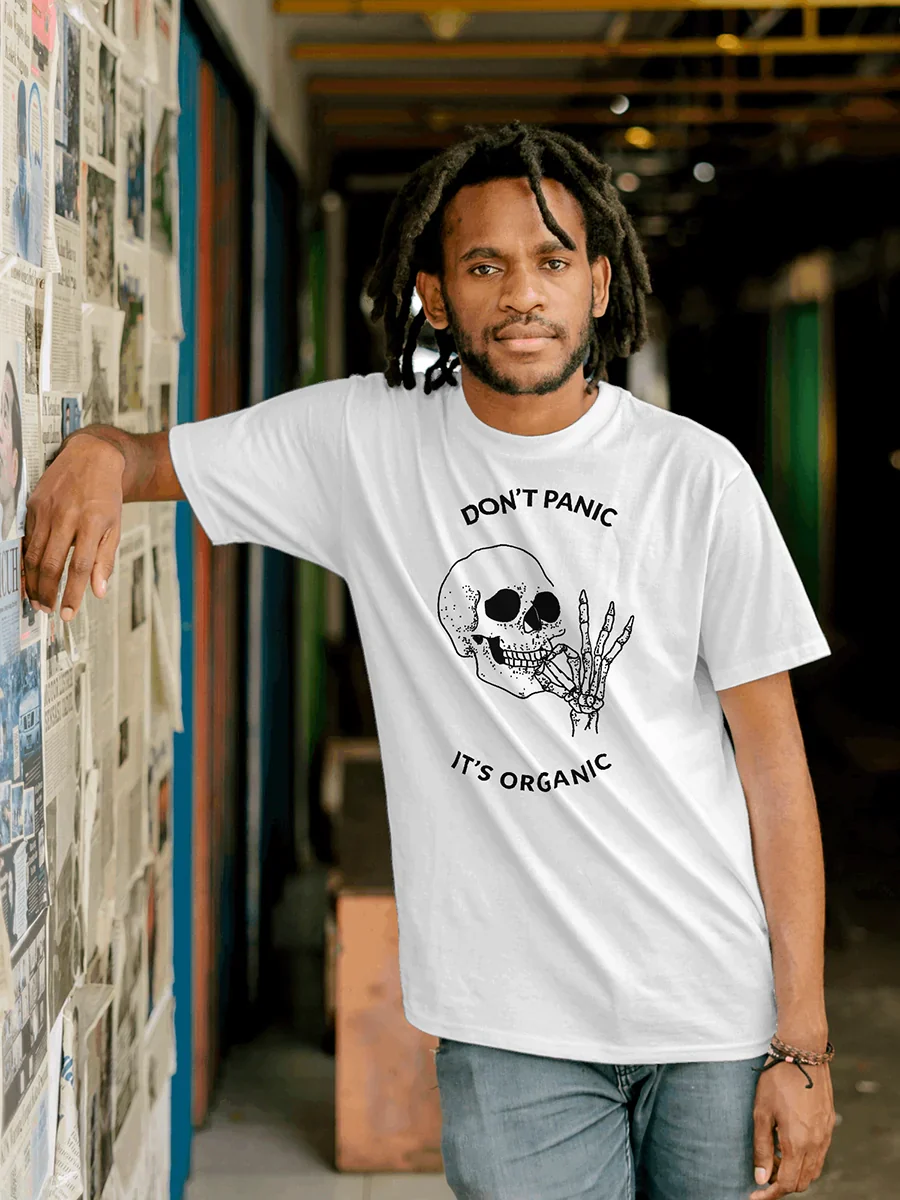 Don't Panic It's Organic T-Shirt, white, regular fit, slogan graphic on model – NOOBDE