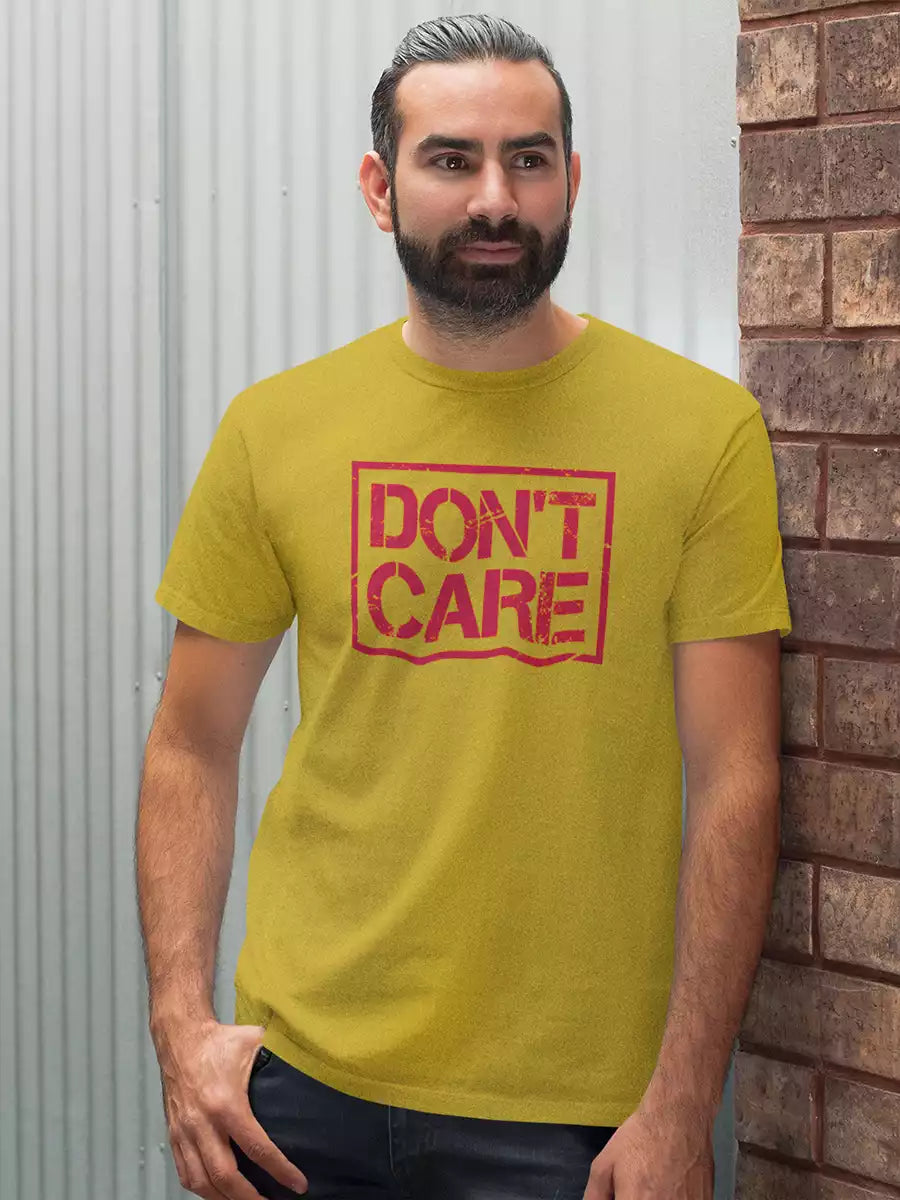 Don't Care Printed T-Shirt, mustard yellow, regular fit, Don't Care slogan on model – NOOBDE