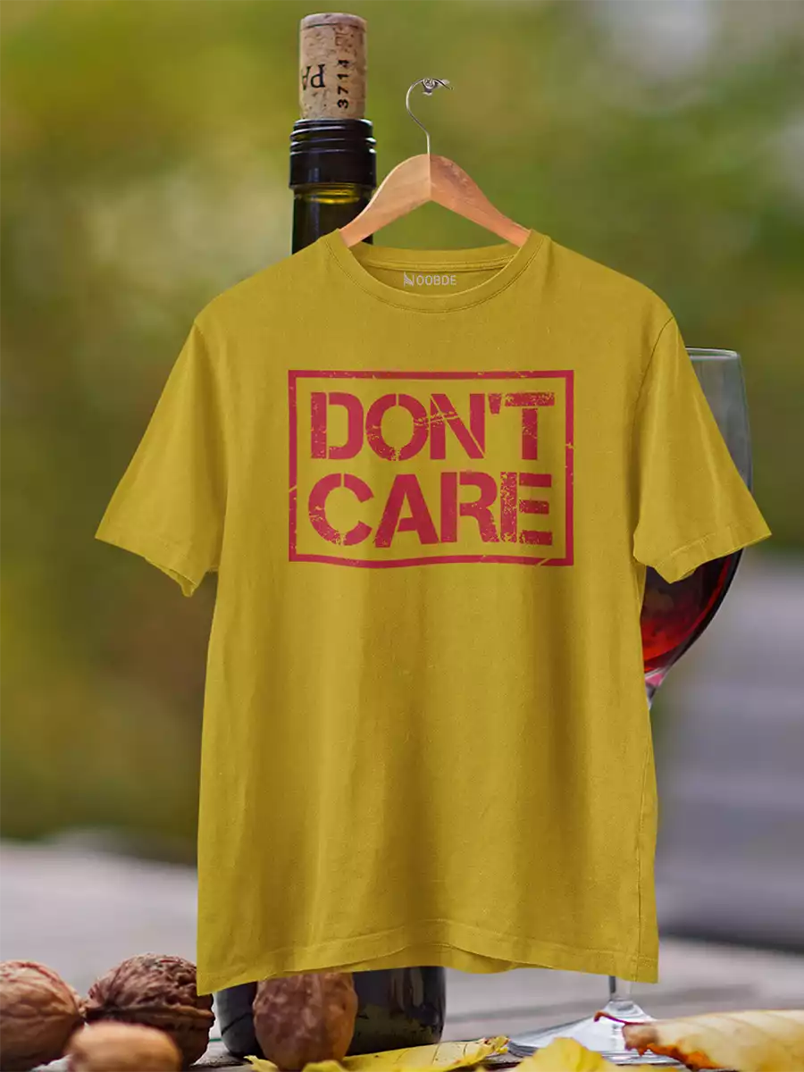 Don't Care Printed T-Shirt, mustard yellow, regular fit, bold Don't Care slogan – NOOBDE